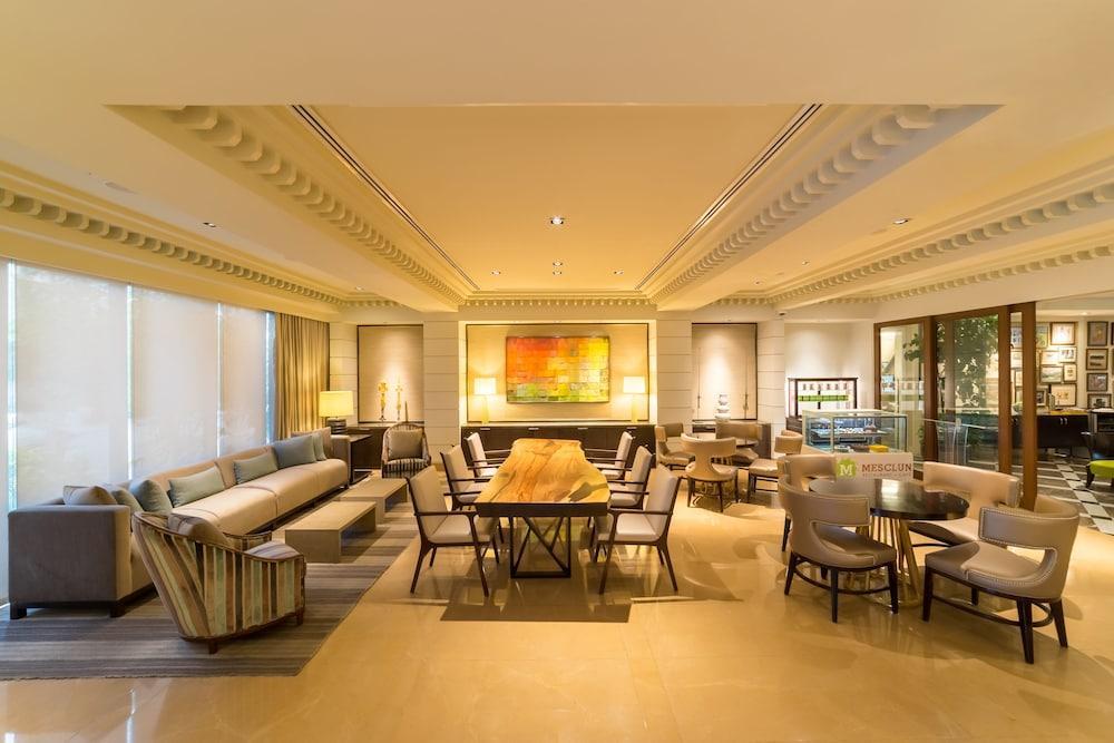 Aruga Apartments By Rockwell Makati Макати Экстерьер фото