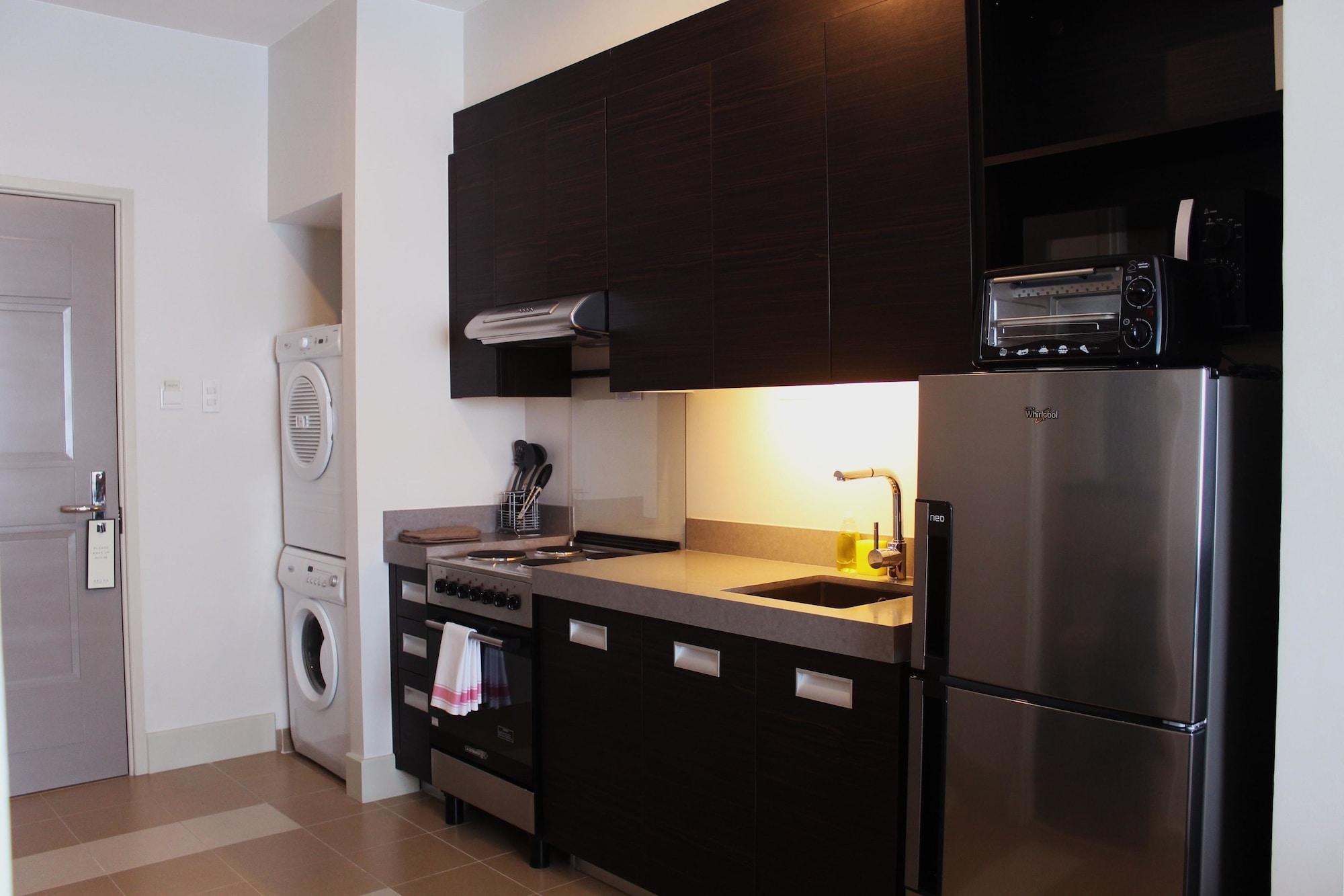Aruga Apartments By Rockwell Makati Макати Экстерьер фото