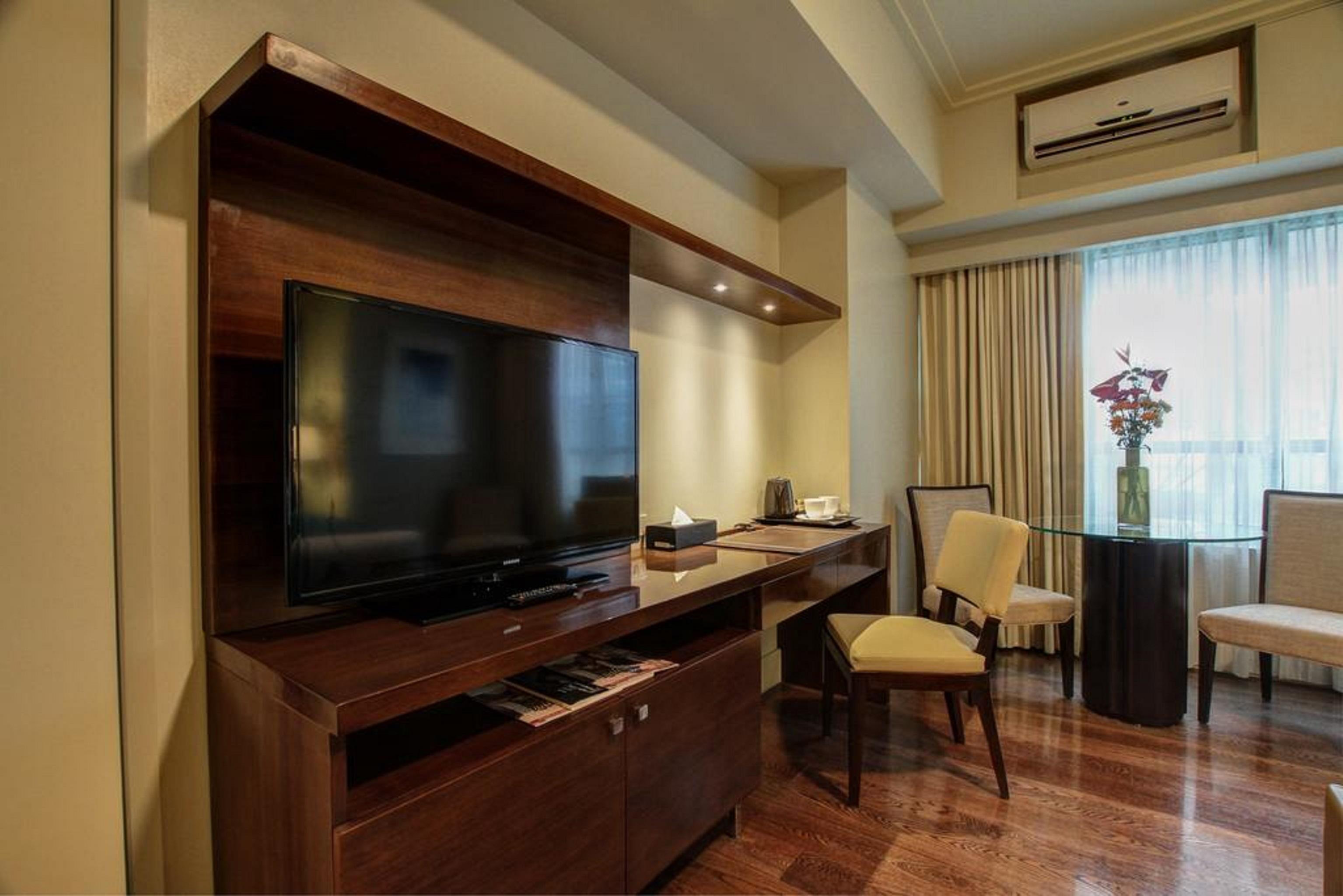 Aruga Apartments By Rockwell Makati Макати Экстерьер фото
