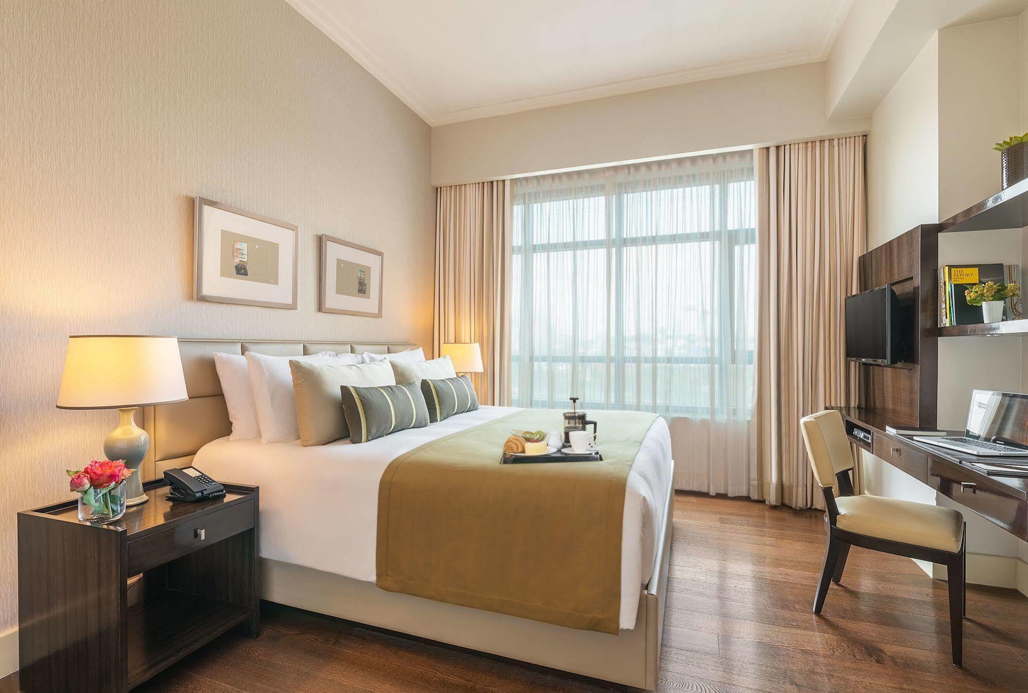 Aruga Apartments By Rockwell Makati Макати Экстерьер фото